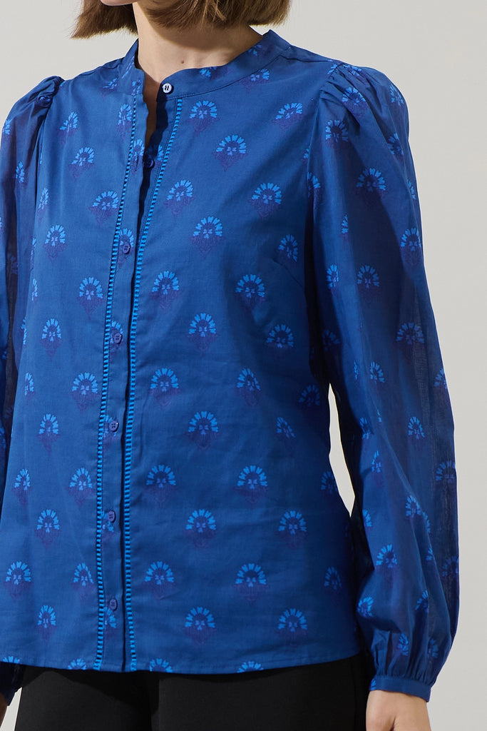 Briza Medallion Meddy Button Down Top